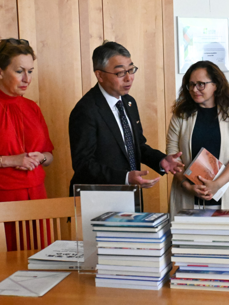 Slavnostní zakončení projektu Read Japan Project 2024: knižní dar pro CAS