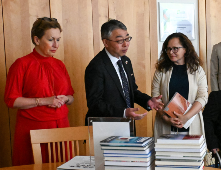 Slavnostní zakončení projektu Read Japan Project 2024: knižní dar pro CAS